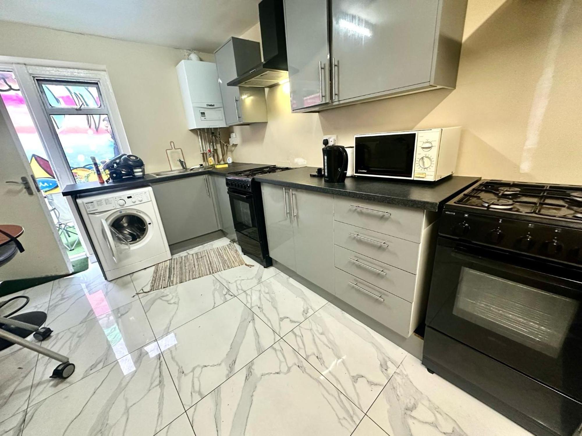 Bethnal R2 Guest house London